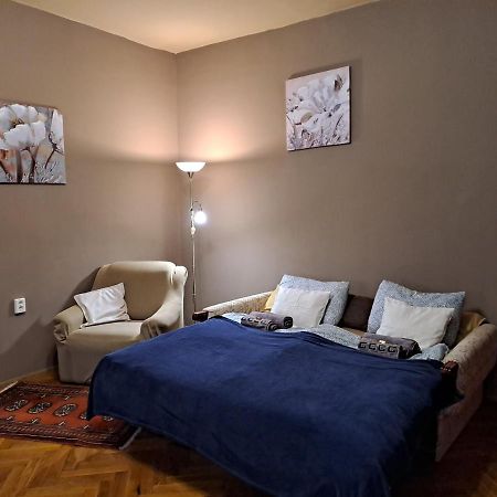 Апартаменты Szell 3 Apartman Сомбатхей Экстерьер фото