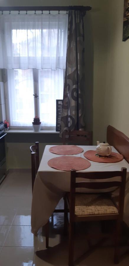 Апартаменты Szell 3 Apartman Сомбатхей Экстерьер фото