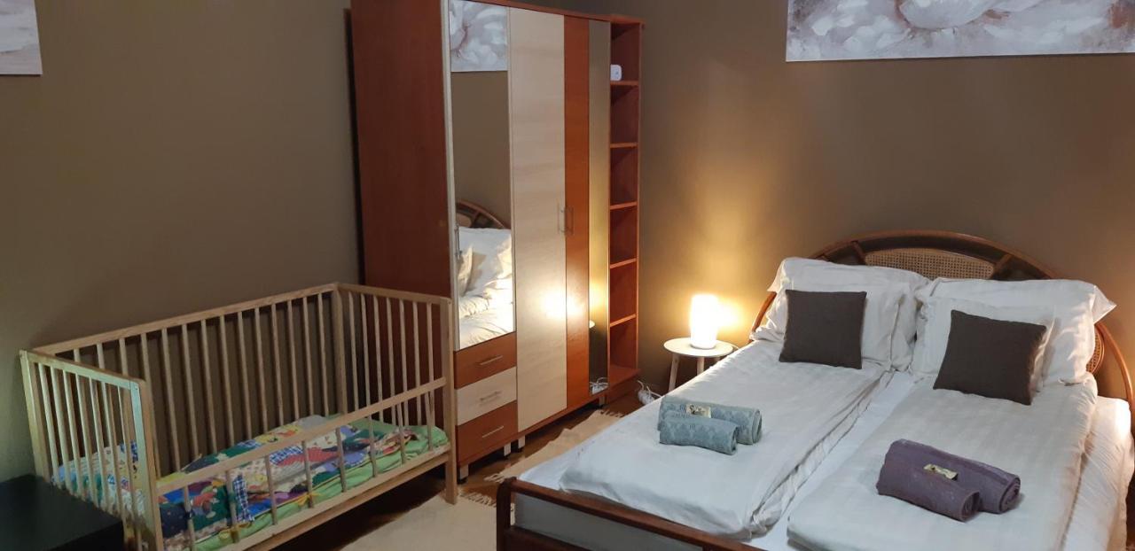 Апартаменты Szell 3 Apartman Сомбатхей Экстерьер фото