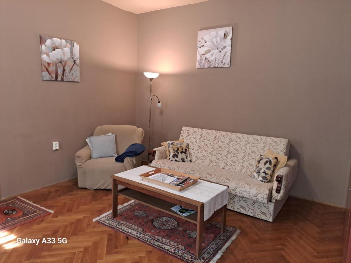 Апартаменты Szell 3 Apartman Сомбатхей Экстерьер фото