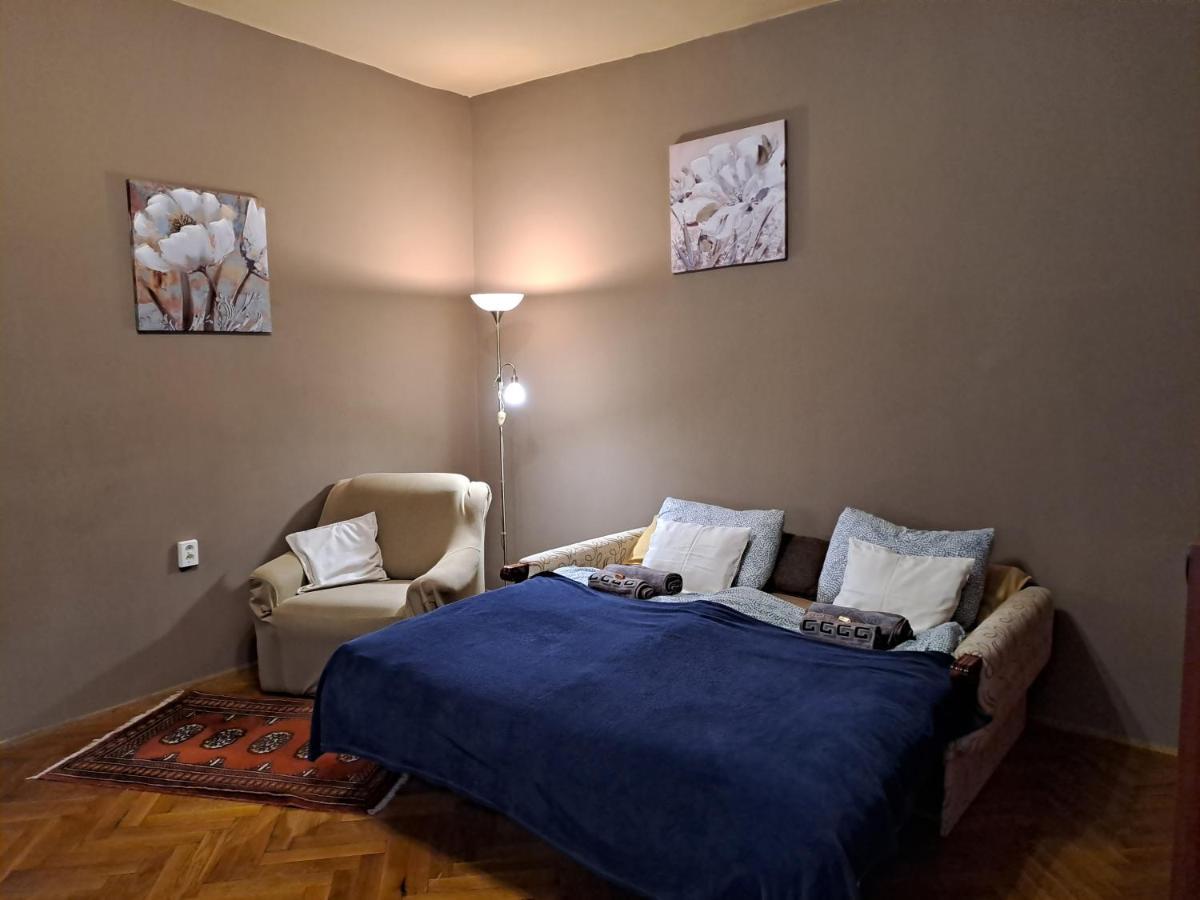 Апартаменты Szell 3 Apartman Сомбатхей Экстерьер фото